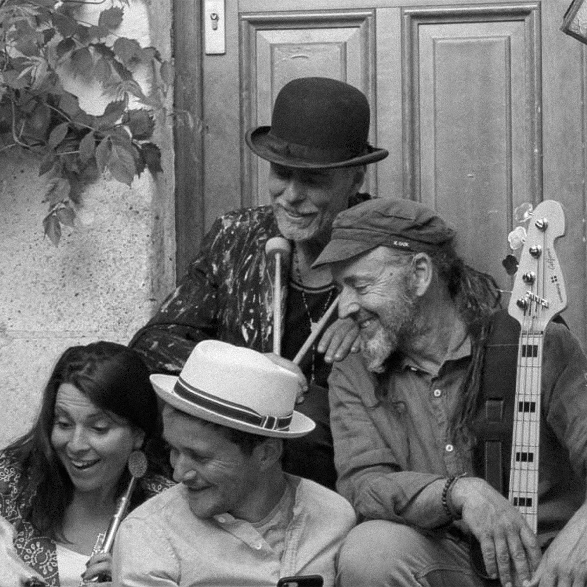 le groupe de musique cosmic dolls